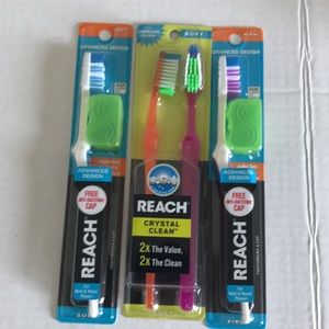 Bundle of Assorted Reach Toothbrushes, 3 soft & 1 firm